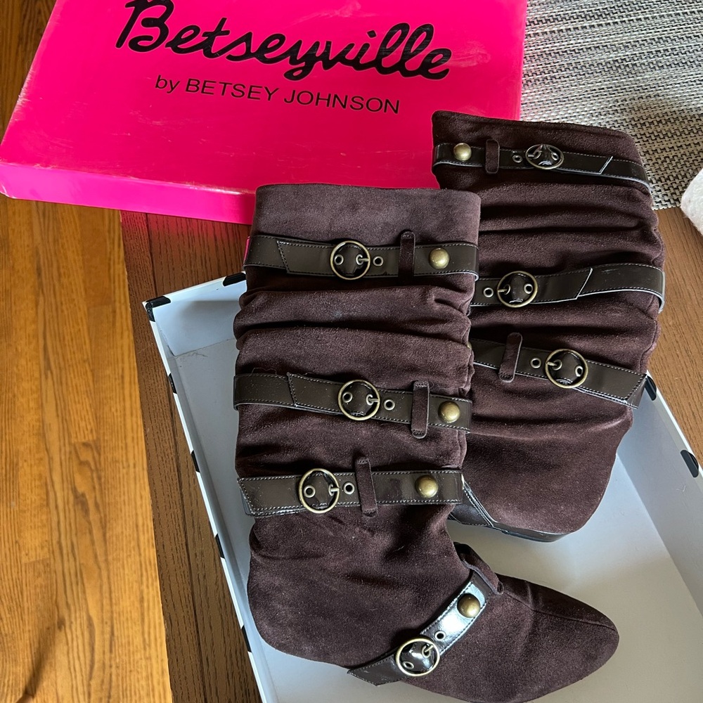 Betsey Johnson Brown Suede Buckle Boots size7.5 great condition